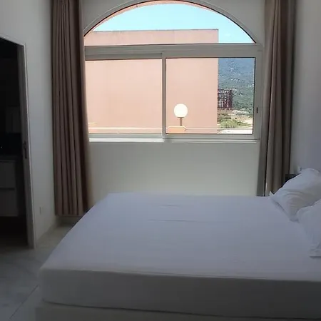 Les Sables Blancs De La Liscia Апартаменты *